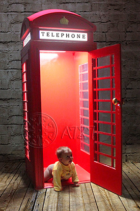 Детский шкаф в виде английской телефонной будки